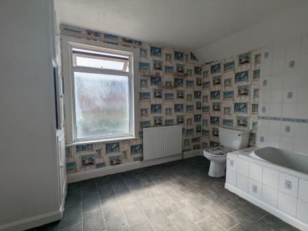 2 bedroom Terraced House to let in Cornwall Road, Kettering, NN16