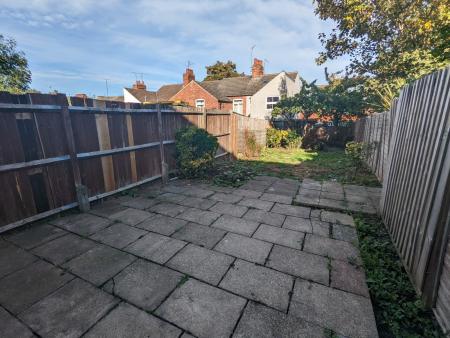 3 bedroom Terraced House to let in Melton Street, Kettering, NN16
