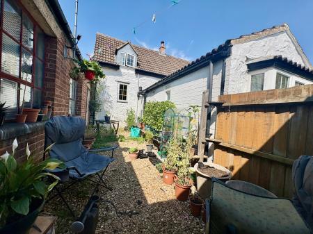 1 bedroom Bungalow to let in Marshall's Road, Raunds, NN9