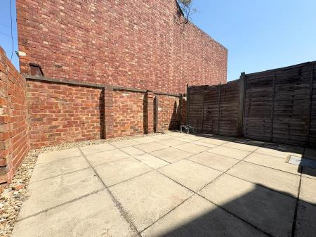 1 bedroom Flat to let in Gladstone Street, Kettering, NN16