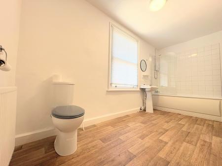 1 bedroom Flat to let in Gladstone Street, Kettering, NN16