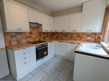 3 bedroom Semi-detached house to let in Neale Avenue, Kettering, NN16