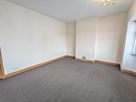 3 bedroom Semi-detached house to let in Neale Avenue, Kettering, NN16