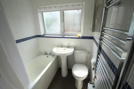 3 bedroom Semi-detached house to let in Neale Avenue, Kettering, NN16