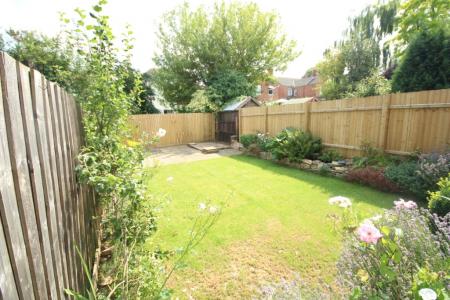 3 bedroom Semi-detached house to let in Neale Avenue, Kettering, NN16