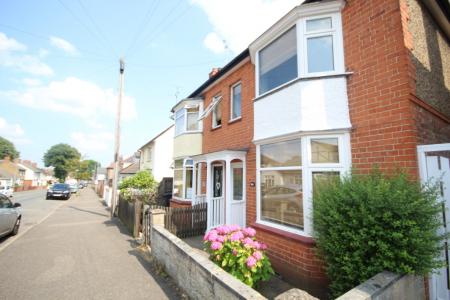 3 bedroom Semi-detached house to let in Neale Avenue, Kettering, NN16