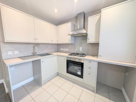 2 bedroom Flat to let in West Avenue, Burton Latimer, NN15