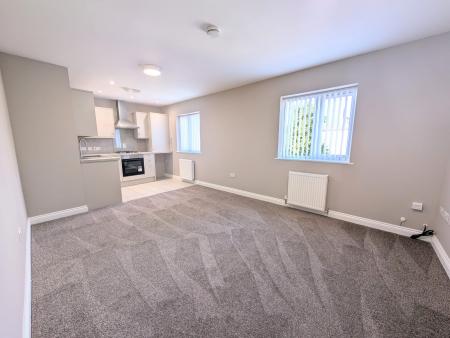 2 bedroom Flat to let in West Avenue, Burton Latimer, NN15