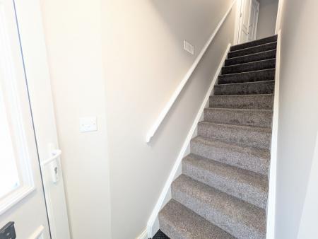 2 bedroom Flat to let in West Avenue, Burton Latimer, NN15