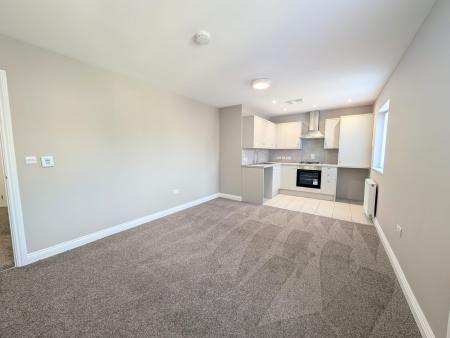 2 bedroom Flat to let in West Avenue, Burton Latimer, NN15
