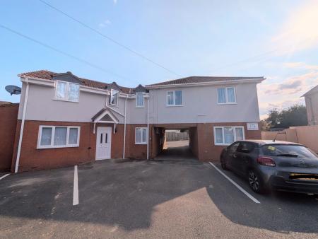 2 bedroom Flat to let in West Avenue, Burton Latimer, NN15