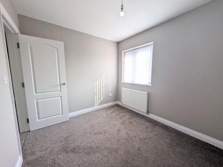 2 bedroom Flat to let in West Avenue, Burton Latimer, NN15