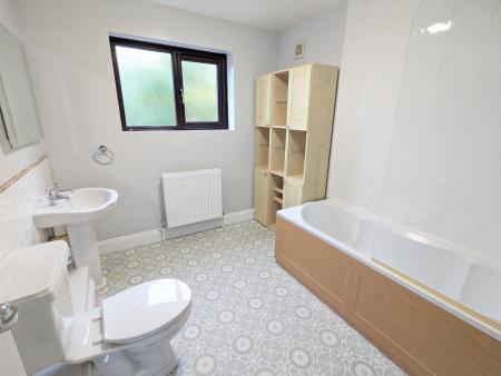 4 bedroom Detached house to let in Quantock Close, Barton Seagrave, NN15