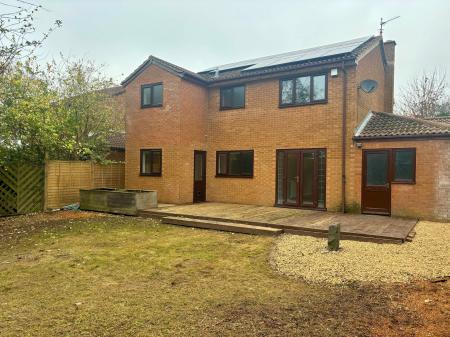 4 bedroom Detached house to let in Quantock Close, Barton Seagrave, NN15