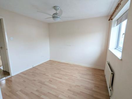 2 bedroom Semi-detached house to let in Laburnum Crescent, Kettering, NN16