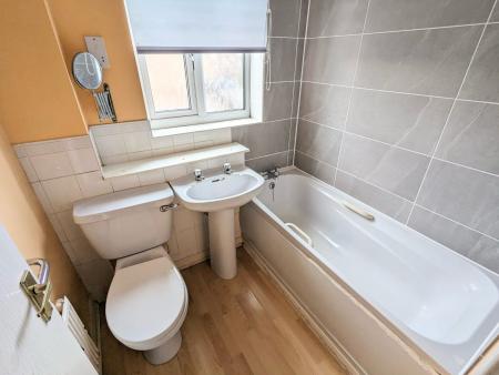 2 bedroom Semi-detached house to let in Laburnum Crescent, Kettering, NN16