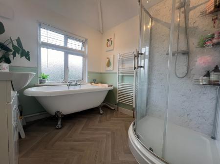 3 bedroom Detached house to let in Underwood Road, Rothwell, NN14