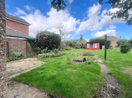 3 bedroom Detached house to let in Underwood Road, Rothwell, NN14