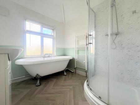 3 bedroom Detached house to let in Underwood Road, Rothwell, NN14