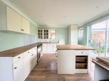 3 bedroom Detached house to let in Underwood Road, Rothwell, NN14