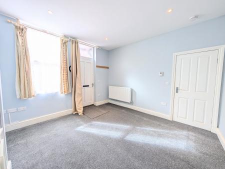 1 bedroom Flat to let in London Road, Kettering, NN16