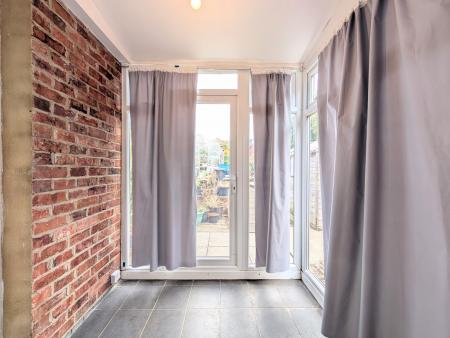 1 bedroom Flat to let in London Road, Kettering, NN16
