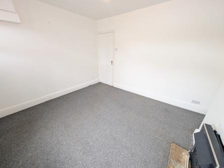 2 bedroom Terraced House to let in Railway View, Kettering, NN16