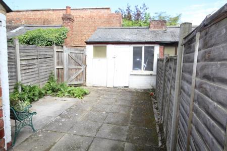 2 bedroom Terraced House to let in Railway View, Kettering, NN16