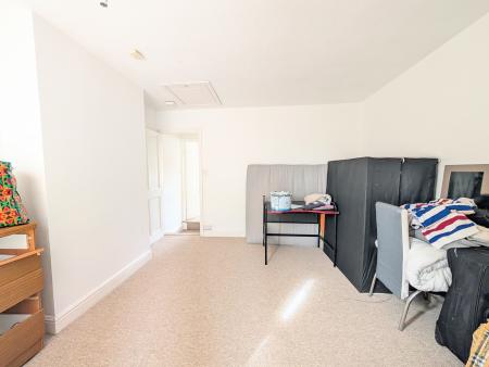 2 bedroom Terraced House to let in Railway View, Kettering, NN16