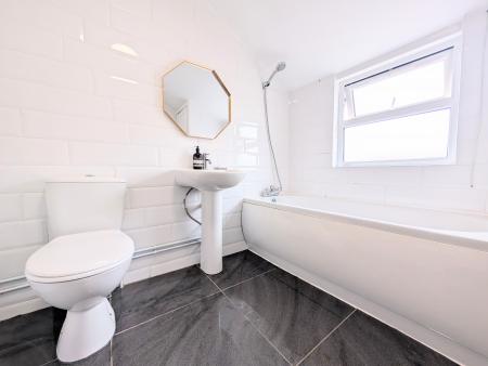 1 bedroom Flat to let in Wood Street, Kettering, NN16