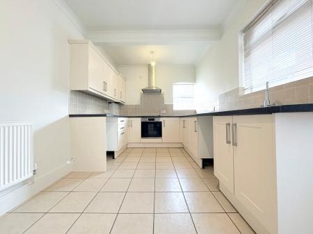 3 bedroom Terraced House to let in Regent street, Kettering, NN16