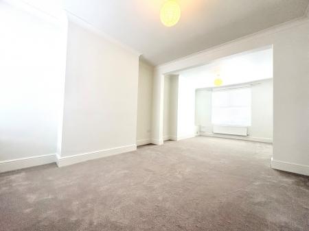 3 bedroom Terraced House to let in Regent street, Kettering, NN16