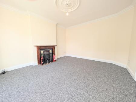 3 bedroom Maisonette to let in Lindsay Street, Kettering, NN16