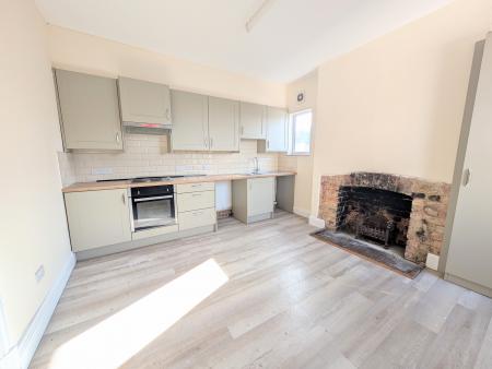 3 bedroom Maisonette to let in Lindsay Street, Kettering, NN16