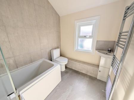 3 bedroom Maisonette to let in Lindsay Street, Kettering, NN16