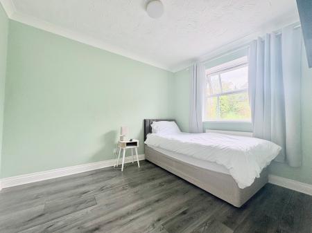 4 bedroom Detached house to let in Merrivale Close, Kettering, NN15