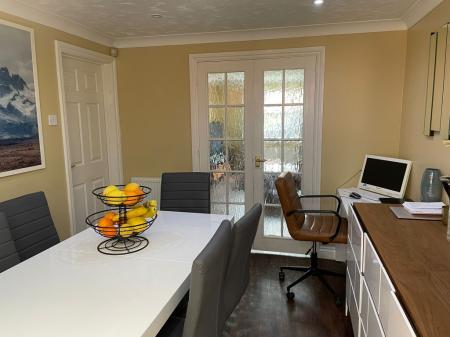 4 bedroom Detached house to let in Merrivale Close, Kettering, NN15