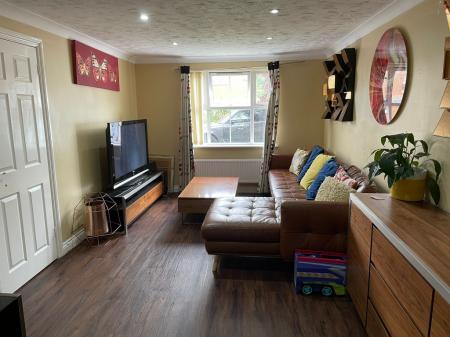 4 bedroom Detached house to let in Merrivale Close, Kettering, NN15