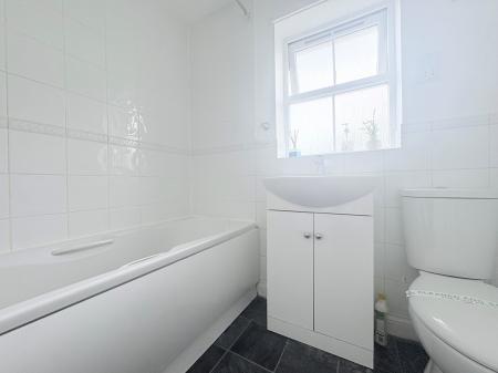 4 bedroom Detached house to let in Merrivale Close, Kettering, NN15