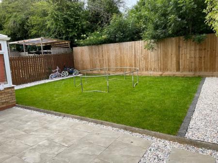 4 bedroom Detached house to let in Merrivale Close, Kettering, NN15