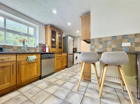 4 bedroom Detached house to let in Merrivale Close, Kettering, NN15