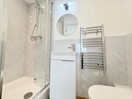 2 bedroom Flat to let in Lahnstein Court, Dryland Street, Kettering, NN16 0DR
