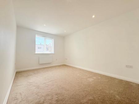 2 bedroom Flat to let in Lahnstein Court, Dryland Street, Kettering, NN16 0DR