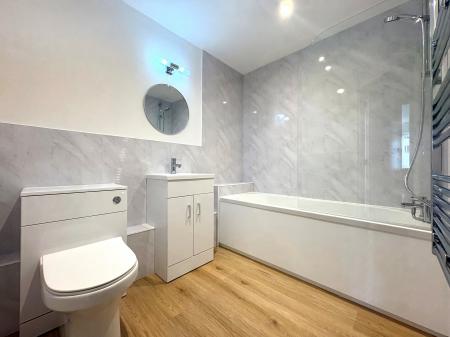 2 bedroom Flat to let in Lahnstein Court, Dryland Street, Kettering, NN16 0DR