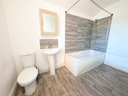 2 bedroom Terraced House to let in Wellington Street, Kettering, NN16