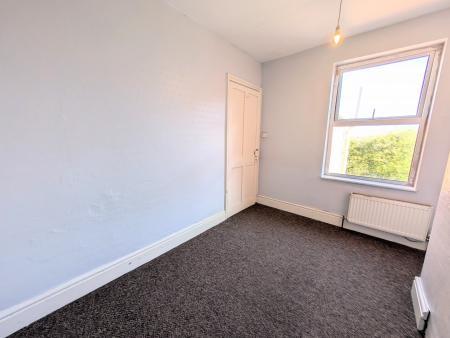 2 bedroom Terraced House to let in Wellington Street, Kettering, NN16