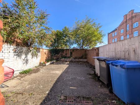 2 bedroom Terraced House to let in Wellington Street, Kettering, NN16