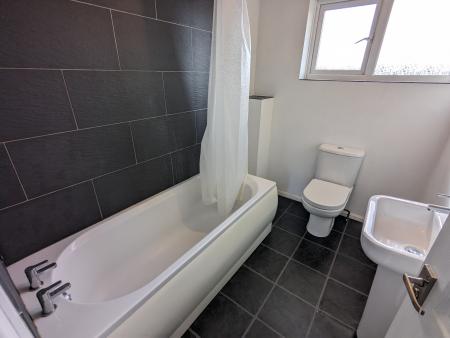 2 bedroom Terraced House to let in Ashley Court, Kettering, NN16