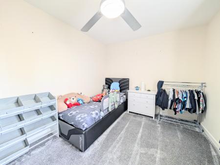 4 bedroom Detached house to let in Chaplins Lane, Desborough, NN14