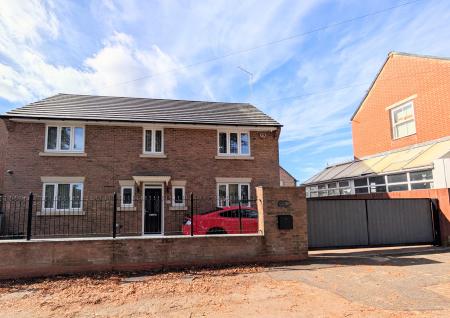 Chaplins Lane, Desborough, NN14